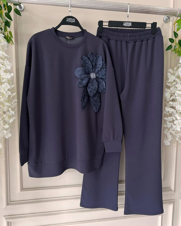 A two-piece set