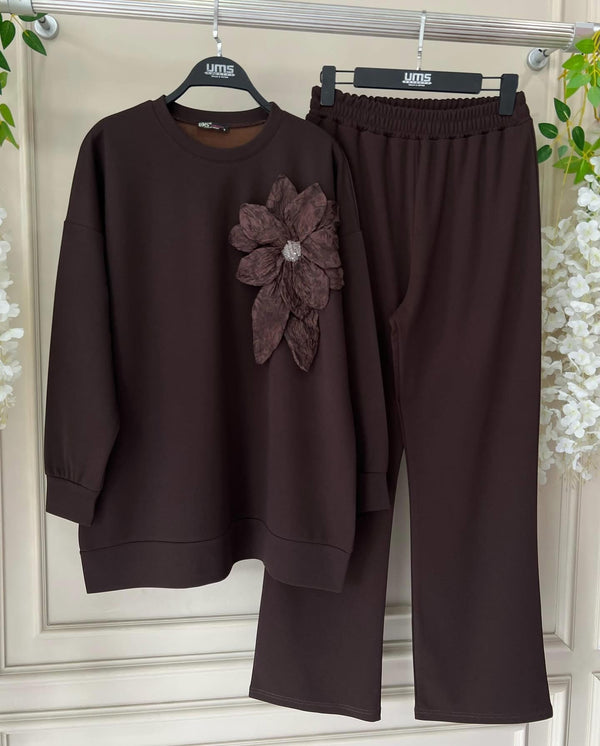 A two-piece set